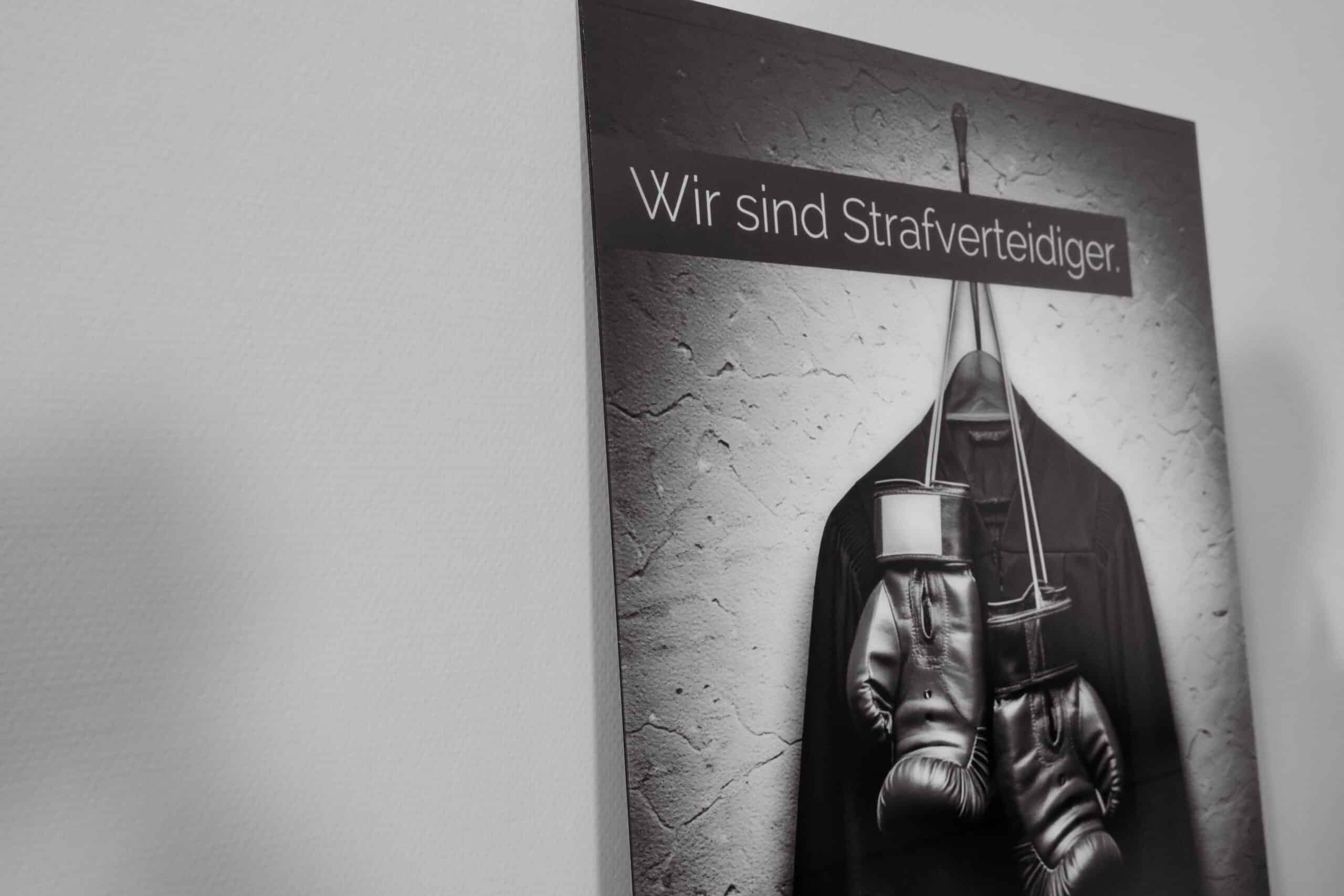 Strafverteidiger, Hamburg, Rechtsanwalt, Fachanwalt, Strafrecht, Kanzlei, Anwalt, Ermittlungsverfahren, Staatsanwaltschaft, Einstellung, Anklage, Strafbefehl, StPO, Strafsachen, Verfügung, Anklageschrift, Frist, Kosten, 153 StPO, 153a StPO, 170 StPO